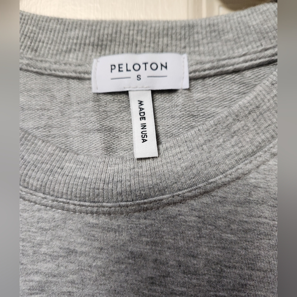 Peloton Gray Long Sleeve Cropped Tee. Size Small. NWOT - Picture 3 of 10